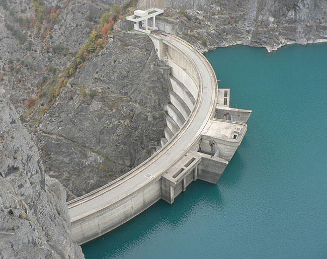 Fig. 3 : Le barrage de Monteynard, Isère – Source: David Monniaux via Wikimedia Commons