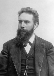 Fig. 1 : Wilhelm Röentgen (1845-1923 ). Source : Wikipédia