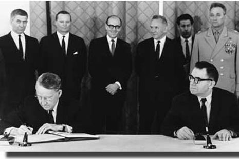 Fig. 2 Signature du Traité de Non Prolifération (TNP). Source : Le Figaro
