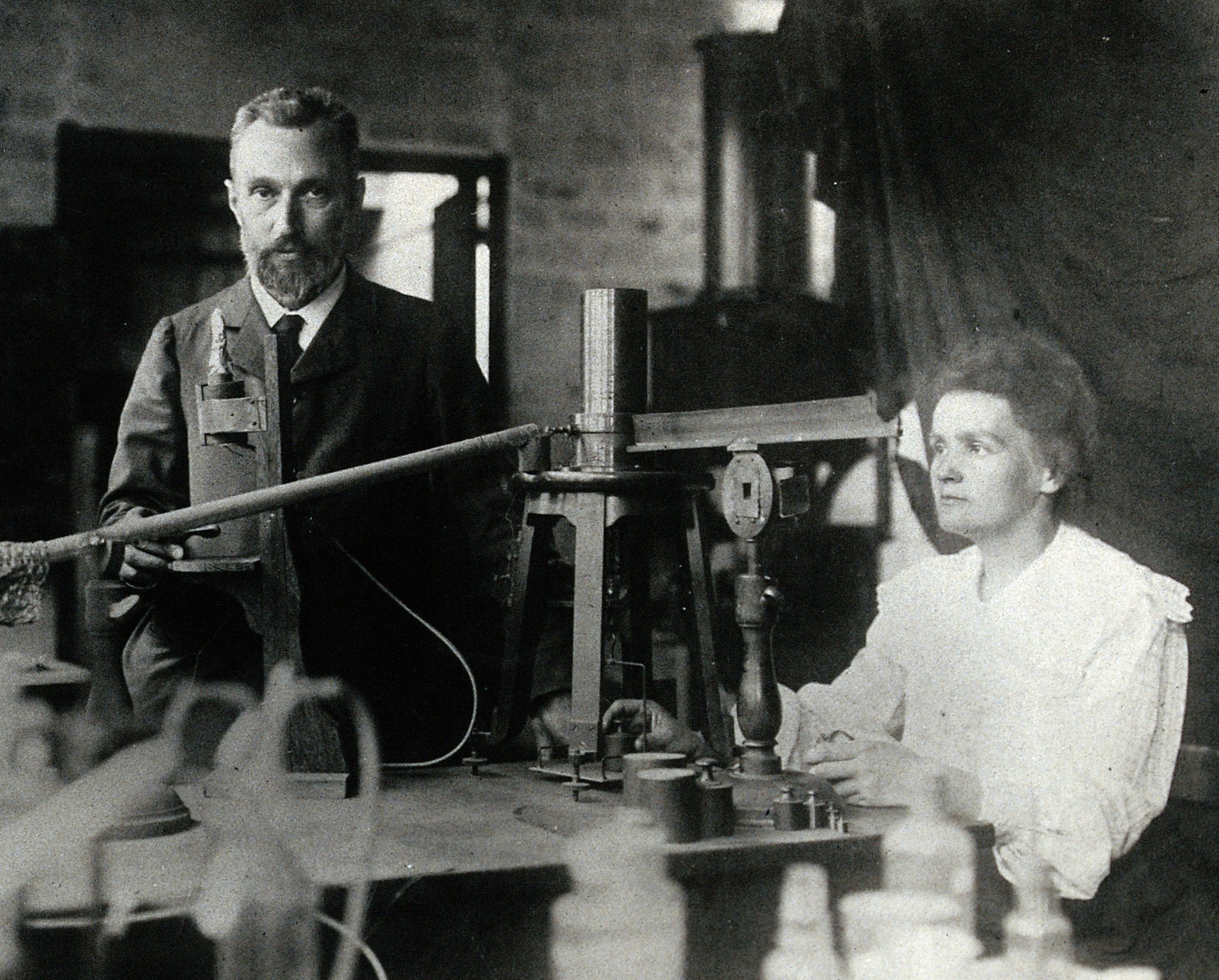 Fig. 1 : Pierre (1859-1906) et Marie (1867-1934) Curie. Source : fr.m.wikipedia.org