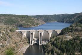  Fig. 7 : Barrage à voutes multiples de Grandval dans le Cantal – source : photo EDF