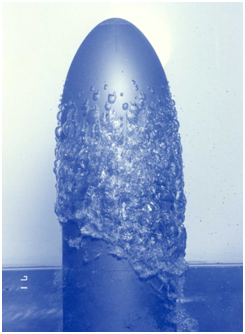 Fig. 3 : Cavitation à poches sur un engin sous-marin