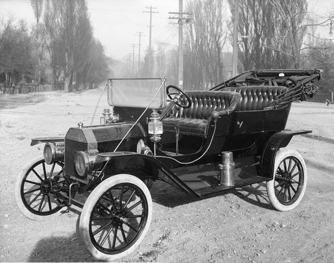 Fig. 5 : Le moteur à combustion interne dans la quatrième transition énergétique. Ici la Ford T, première voiture de grande série, photographiée par Harry Shipler