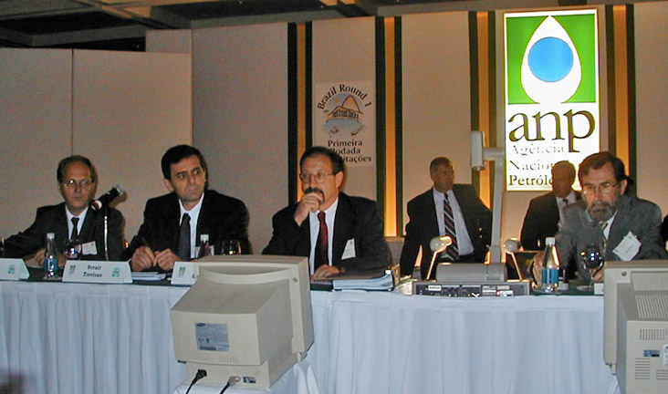 Image 2: Meeting of the National Petroleum Agency (ANP) - Source : ANP, http://rodadas.anp.gov.br/en/concession-of-exploratory-blocks/brazil-round-1/galeria-de-fotos-round-1