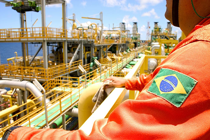 Image 1: View from the deck of a floating production storage and offloading (FPSO) unit, a floating vessel used by the offshore oil and gas industry for the production and processing of hydrocarbons, and for the storage of oil - Source: ANP (http://www.anp.gov.br/imagens/category/6-exploracao-producao-e-refino).