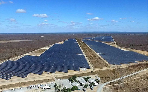 Fig. 10. Usina de geração centralizada fotovoltaica da ENEL em Bom Jesus da Lapa (BA).