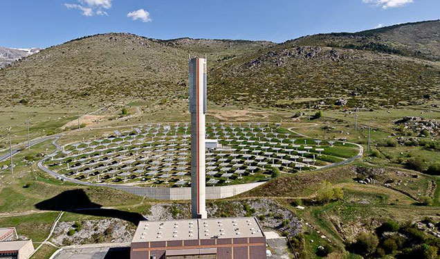 Fig. 3 : Centrale Thémis à Targassonne – Source : S Burkhardt, via www.pyrenees-cerdagne.com