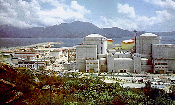 Fig. 4 : Centrale nucléaire de la Baie de Daya en Chine – Source : Wikimedia Commons