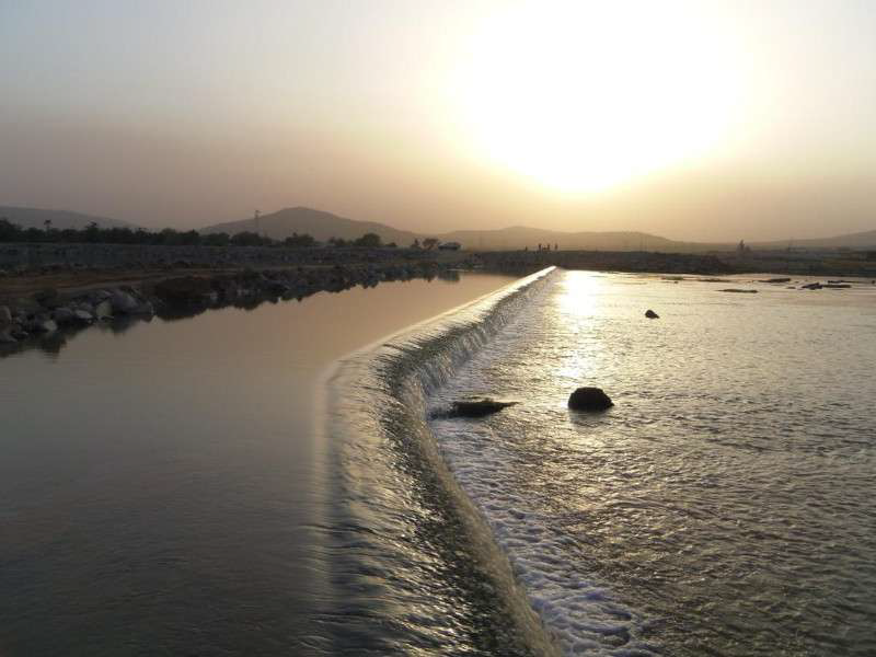 Fig. 3: Vertedero del sistema hidroeléctrico de Félou, en el río Senegal, en Malí, 2 m de alto y 900 m de largo