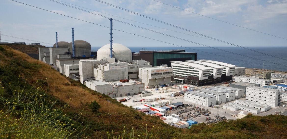 Présentation et évolutions des centrales électronucléaires à eau sous pression de type REP françaises:  vers le pallier EPR
